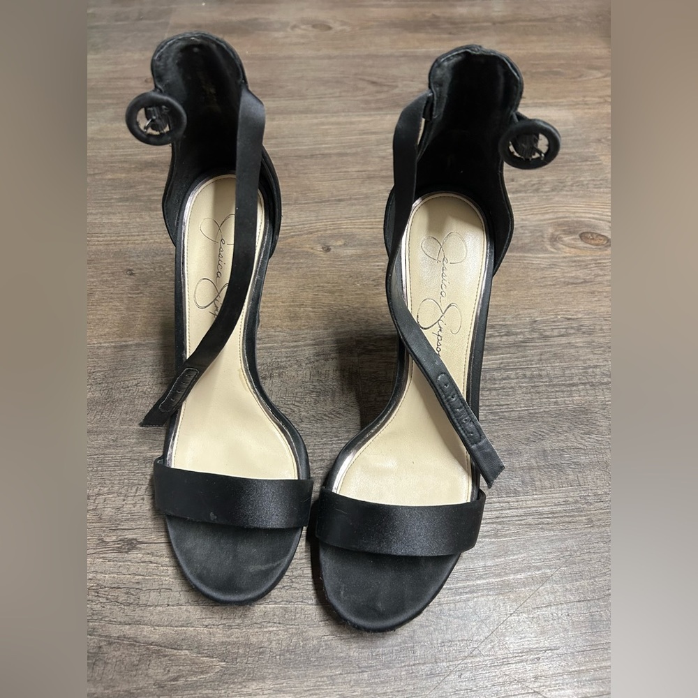 Black heels size 8.5
